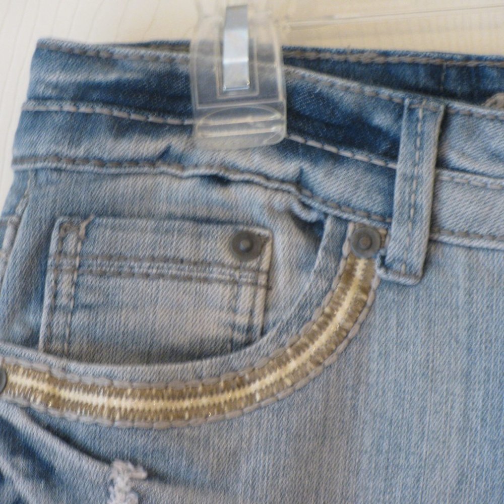 Vanilla Star Jeans Size 9 NWT $39.50 Distressed Ripped Light Wash Belt Included - Picture 3 of 6